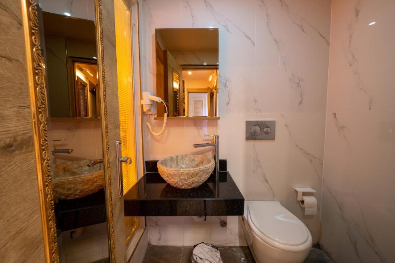 Holiday Business Suit Otel Истанбул Екстериор снимка